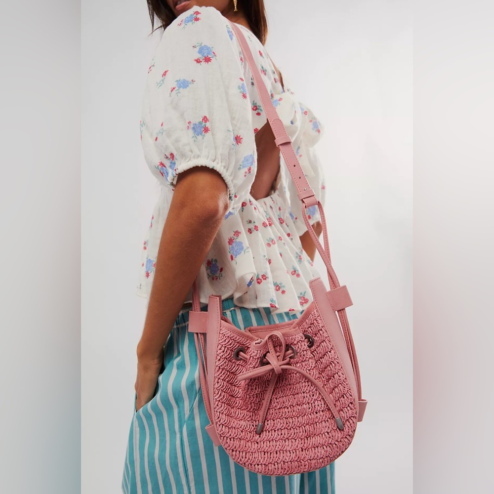 🩷Free People Pink Woven Crossbody Bag 🩷